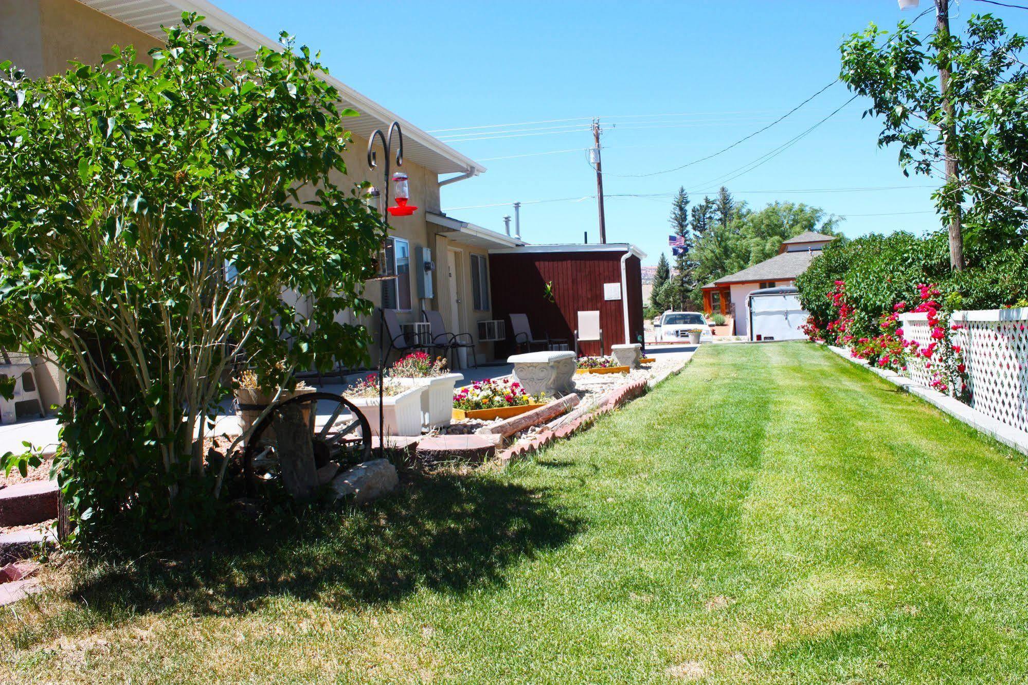 Bybee'S Steppingstone Motel Tropic Exterior photo