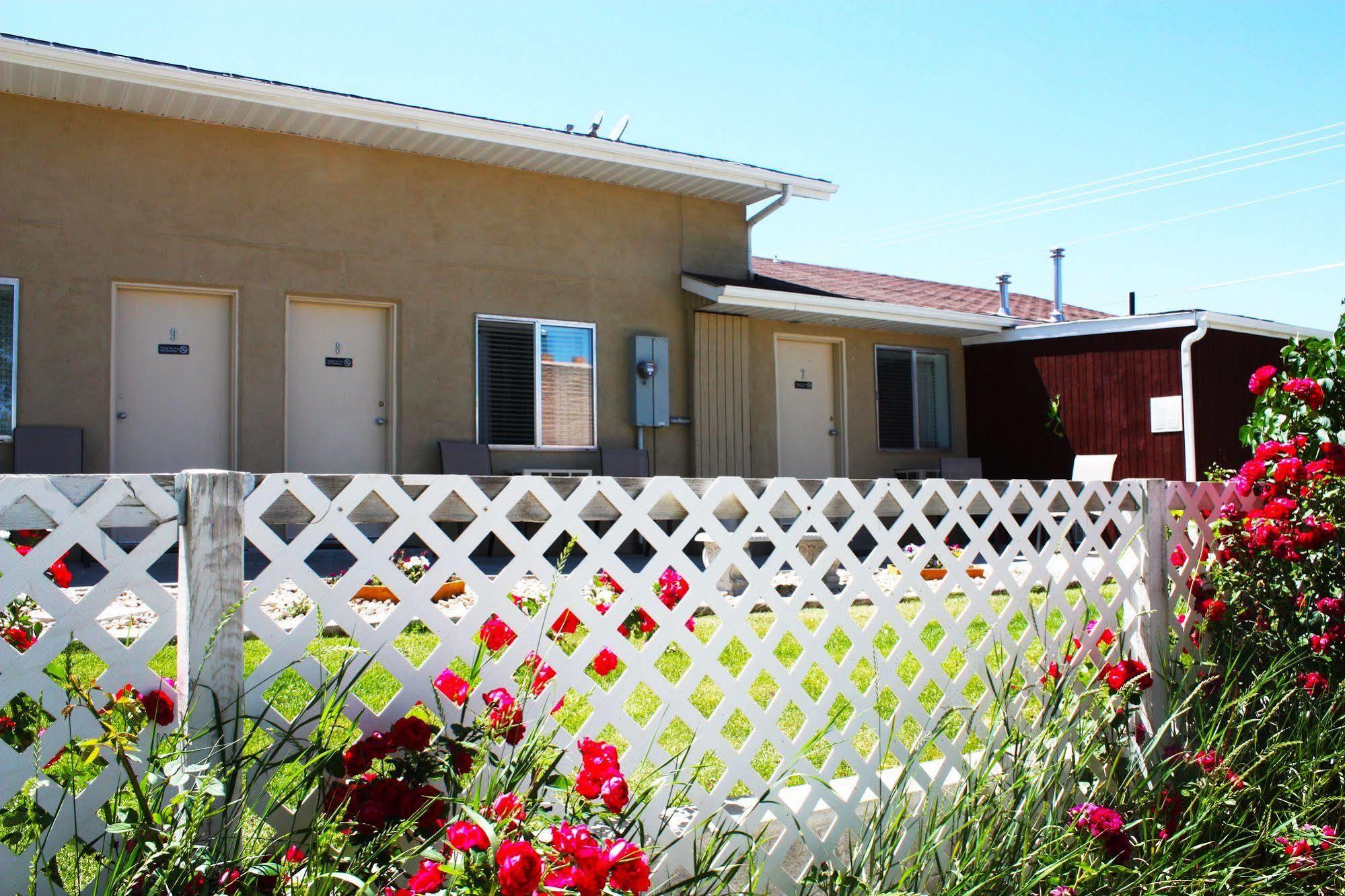 Bybee'S Steppingstone Motel Tropic Exterior photo